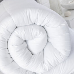 Summer 4.5 Tog Microfibre Soft Like Down Duvet With Non Allergenic Hollowfibre Filling - thumbnail 4