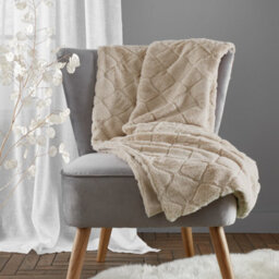 Catherine Lansfield Cosy Diamond Faux Fur Blanket Throw - thumbnail 1