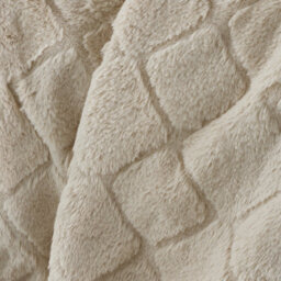 Catherine Lansfield Cosy Diamond Faux Fur Blanket Throw - thumbnail 2