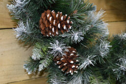 Samuel Alexander 60Cm Frosted Glacier Snow Tipped Christmas Wreath With Pine Cones - thumbnail 4