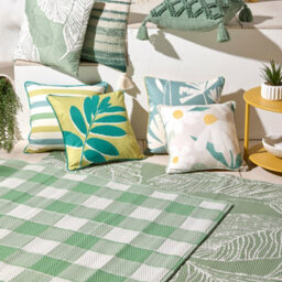 Dreams & Drapes Gingham Classic Check Print Uv Resistant Green Outdoor Rug - thumbnail 4