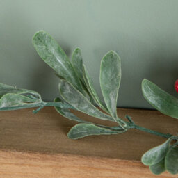 Samuel Alexander 1.90M Festive Garland With Green Seasonal Leaves And Red Berries - thumbnail 4