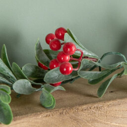 Samuel Alexander 1.90M Festive Garland With Green Seasonal Leaves And Red Berries - thumbnail 5