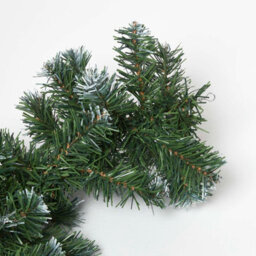 Homescapes Green Snow Dusted Christmas Wreath, 18 Inches - thumbnail 3