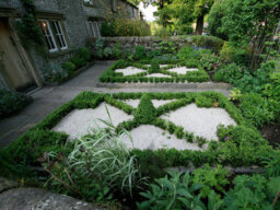 Charles Watson 9-12mm Polar White Marble Chippings Decorative Garden Stone Bulk Bag Approx. 850Kg - thumbnail 5