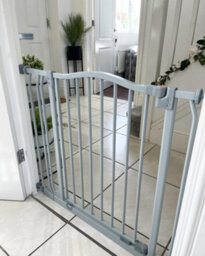 Bettacare Curved Top Dog Gate, 143Cm - 152Cm, Matt Grey, Pressure Fit Pet Gate For Dog And Puppy, Pet And Dog Barrier - thumbnail 7