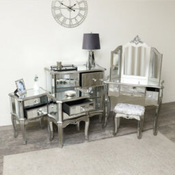 Melody Maison Silver Mirrored Bedroom Furniture, Chest Of Drawers, Dressing Table Set & Bedside Tables - Tiffany Range - thumbnail 3