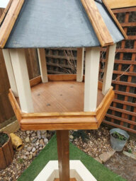 Buttercup Farm Hadleigh  Bird Table With Planter - thumbnail 6