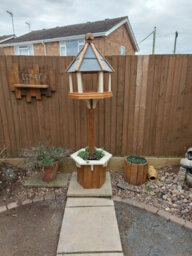 Buttercup Farm Hadleigh  Bird Table With Planter - thumbnail 4