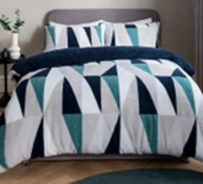 Smart Living Luxurious Geo Triangle Fleece Duvet Cover With Pillowcases - image 1