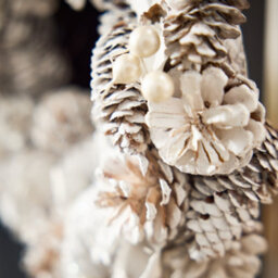 White Pinecone Festive Decor Autumn-Winter Front Door Wreath Christmas Wreath 30Cm - thumbnail 5