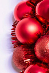 Christmas Tree World 33Cm Red Shatterproof Bauble Wreath - thumbnail 6