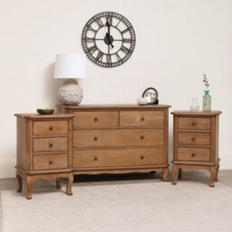 Melody Maison 4 Drawer Dark Wood Chest Of Drawers And Pair Of 3 Drawer Bedside Tables - Ashwell Range - thumbnail 2