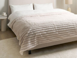 Beliani Bedspread Rakya Faux Fur 200 X 220 Cm Light Beige - thumbnail 2