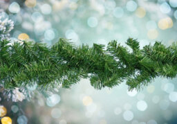 Everlands Plain Artificial Christmas Imperial Garland Light Indoor And Outdoor 270Cm X 20Cm - thumbnail 2