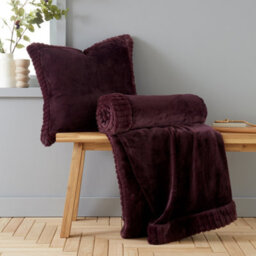 Catherine Lansfield Velvet And Faux Fur 55X55Cm Cushion Plum - thumbnail 4