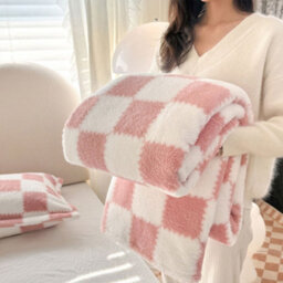 Thehotsale Double-Sided Pink And White Checkered Washable Plush Blanket,150Cm W X 200Cm D - thumbnail 2
