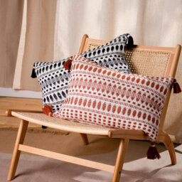 The Linen Yard Yard Ganado Woven Tasselled Polyester Filled Cushion - thumbnail 3