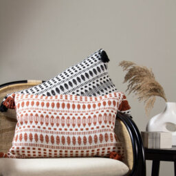 The Linen Yard Yard Ganado Woven Tasselled Polyester Filled Cushion - thumbnail 4