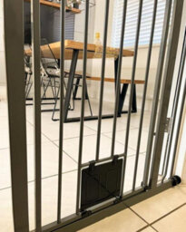 Bettacare Pet Gate With Lockable Cat Flap, 87.9Cm - 95.5Cm, Slate Grey, 104Cm In Height - thumbnail 7