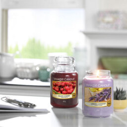 Yankee Candle Original Large Jar Scented Candle Black Cherry, 623G - thumbnail 4