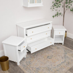 Melody Maison Large Scalloped 3 Drawer Chest Of Drawers & Pair Of Bedside Tables - Staunton White Range - thumbnail 3