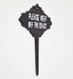 Homescapes Black Metal Please Keep Off The Grass Garden Sign With Metal Spike - thumbnail 3