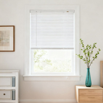Garden Sanctuary Aluminium Horizontal White Coated Venetian Blind Shade 70Cm(W) X 130Cm(H) - image 1
