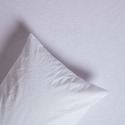 Homescapes Terry Towelling Waterproof Pillow Protectors Standard Size, Pack Of 4 - thumbnail 6