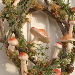 Garden Greatness Woodland Mushroom Decorative Wreath - thumbnail 2