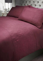 Velosso Elegant Pinsonic Design Duvet Cover & Pillowcase Set, Easy Care Lightweight Textile For Modern Bedroom Decor - Burgundy
