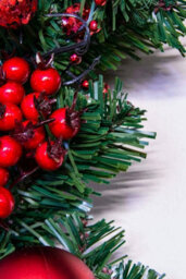 Christmas Tree World 50Cm Decorated Mixed Pine Wreath With Red & Gold Baubles - thumbnail 9