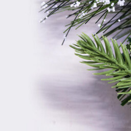 Christmas Tree World 50Cm Decorated Mixed Pine Wreath With Red & Gold Baubles - thumbnail 4