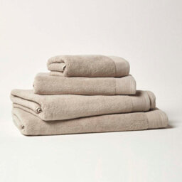 Homescapes Taupe 100% Combed Egyptian Cotton Bath Towel 700 Gsm