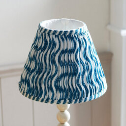 Luminosa Lighting Luminosa Higgledy Gloss Almond White Paint Table Lamp With Marlin Blue Fabric Ripple Shade 25Cm E14 - thumbnail 4