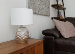 K Living Chantelle Champagne Diamond Cut Pattern Glass Table Lamp, With Silver Metallic Finish And White Shade - thumbnail 3