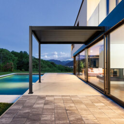 Sweeek - Lean To Pergola With Louvered Roof In Aluminium 4 X 3M Anthracite - Triomphe - thumbnail 1