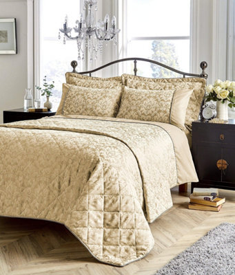 Savoy Woven Jacquard Duvet Set In Gold - Double