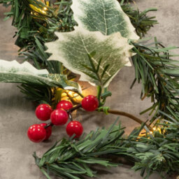 Globrite Christmas Garland - 2M Berry & Leaf, 20 Led Battery Operated - Pre-Lit Table Centrepiece For Festive Decorations - thumbnail 9