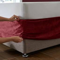 Catherine Lansfield Kingsley Matt Velvet Elasticated Divan Base Wrap Raspberry - thumbnail 3