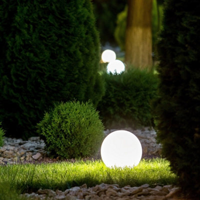 Beliani 26Cm Outdoor Led Ball Lamp Ip67 Waterproof With Remote, 16 Colours And 12H Battery - image 1