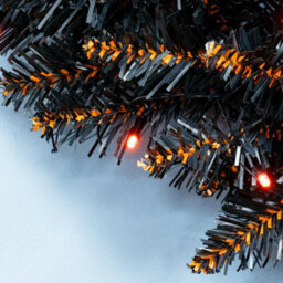 Christmas Tree World The 9Ft Pre-Lit Hallowshade Fir Garland - Orange Lights - thumbnail 4