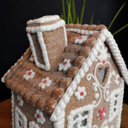 Samuel Alexander 24Cm Battery Operated Light Up Christmas Gingerbread House Chalet With Leds - thumbnail 7