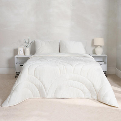 OHS Arches Coverless 7.5 Tog Bedding Set Cover Embossed Quilted, Cream - Double - image 1