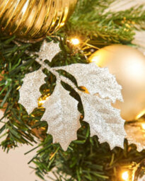 Werchristmas Pre-Lit Artificial Christmas Garland 9 Ft With Silver And Gold Baubles, 100 Warm White Leds - thumbnail 4
