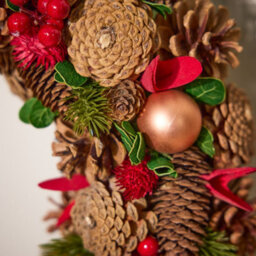 Dibor 50Cm Giant Canterbury Front Door Christmas Wreath With Deer Wreath Hanger - thumbnail 4