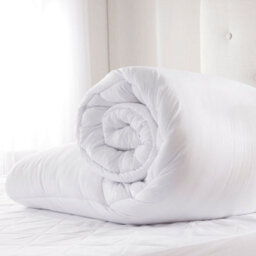 Julian Charles Home Super Soft Microfibre 13.5 Tog Duvet - thumbnail 2