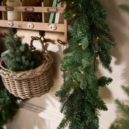 Dibor Traditional Melrose Pre-Lit Decorative Christmas Garland L180Cm - thumbnail 4