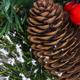 Christmas Tree World 50Cm Pre-Lit Decorated Mixed Pine Wreath Warm White/multicolour Leds - thumbnail 6