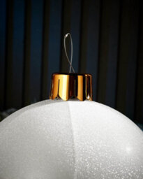WeRChristmas Inflatable Tinsel Christmas Bauble, White, 45 Cm - thumbnail 3